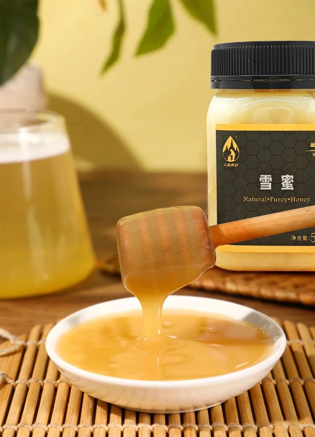 【云蜜典范 云南雪蜜】500G一瓶，天然蜜源，雪山气候独特，质地稠厚，晶莹润泽，口感绵柔丝滑，甜而不腻，香气四溢~