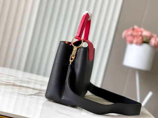 秋冬特惠💰1650 渠道级LV 新品 te级LV 全套包装 N82904/M48865黑拼红鸵鸟 本款 Capucines 手袋 商品图1