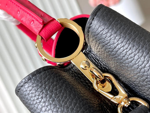 秋冬特惠💰1650 渠道级LV 新品 te级LV 全套包装 N82904/M48865黑拼红鸵鸟 本款 Capucines 手袋 商品图4