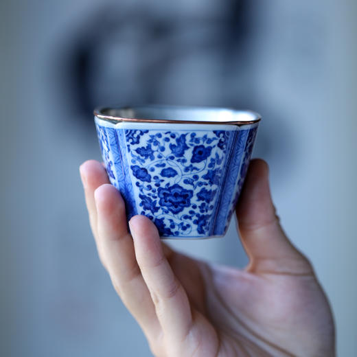 【曰何】 青花点工缠枝四方建水 商品图5