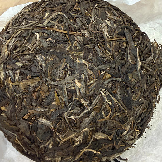 易武真正的高山森林茶，只有39片，2024年易武高山寨头春古树茶200g/饼 商品图3
