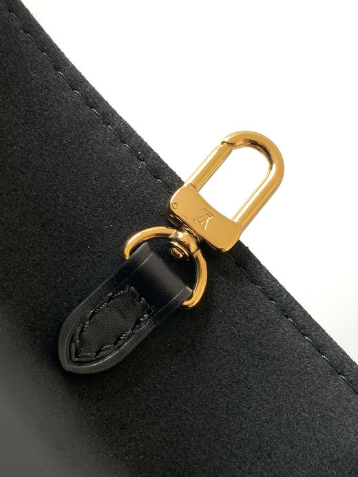 秋冬特惠💰1330 渠道级LV【全钢五金 变码芯片】te级LV 全套包装 M45653 黑色压花 本款 OnTheGo小号托特包 商品图7