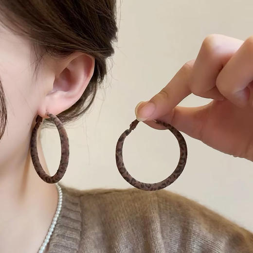 欧美独特气质豹纹植绒耳圈（40mm）-纪念日百货门店同款167750292 商品图3