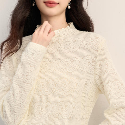 【11/26新品】熙世界法式杏色半高领蕾丝打底衫女2025秋冬新款气质内搭正肩上衣 商品图4