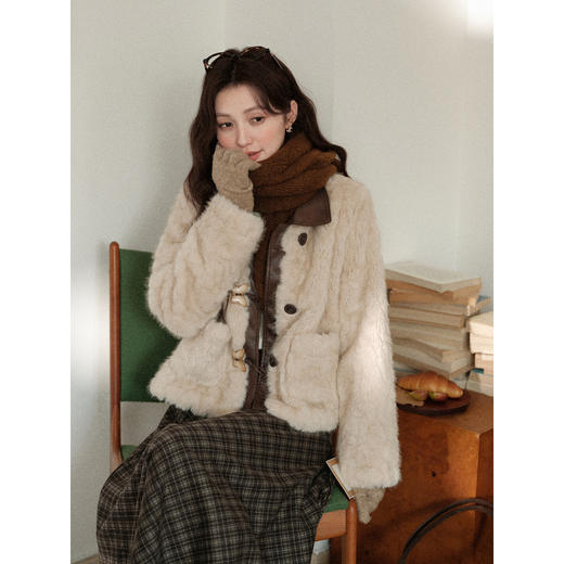 鹿向南「冬日暖阳」杏色拼接短款外套女秋冬复古翻领温柔保暖上衣 商品图4