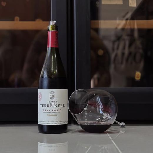 70-90年老藤！产区蕞伟大风土之一！黑土酒庄埃特纳莫加纳齐红葡萄酒 Tenuta Delle Terre Nere Etna Rosso Moganazzi 2019 商品图1