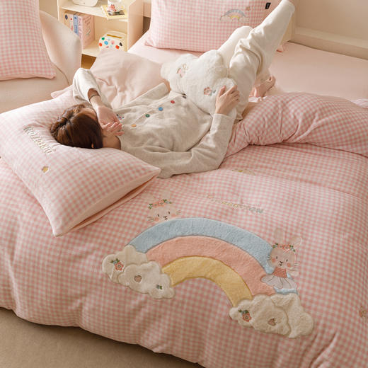 2025秋冬230g德国奶芙绒萌趣贴布刺绣四件套 商品图3