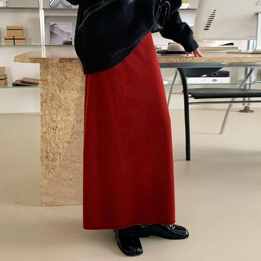 【2025新款】佐姿莎 纯色直筒后开叉仿羊绒半身裙N503  十色可选百搭；休闲气质兼具，轻松搭配御姐味道，下摆开叉设计，洋气高级显瘦；加密加厚仿羊绒，580g将近1.2斤 商品图8