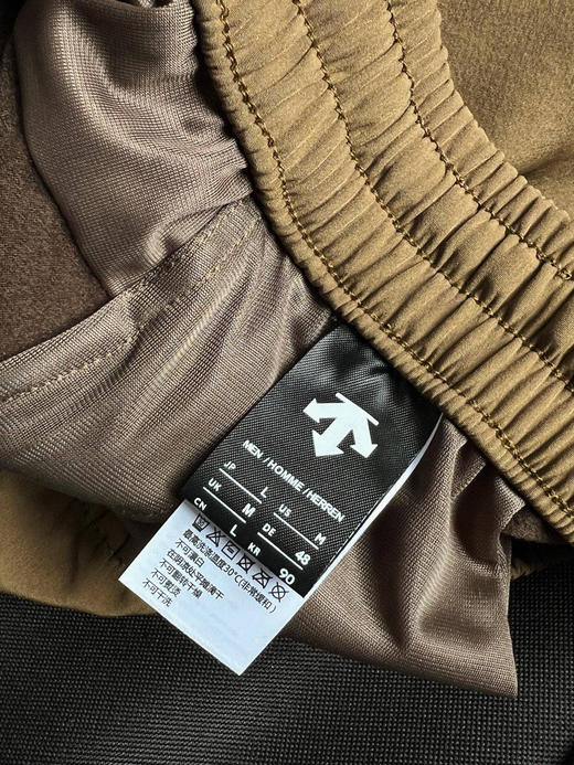 原单正品 DST迪桑特，新款梭织加绒防风裤，内里复合加绒软壳直筒冲锋裤，保暖弹力穿着舒适，防风防泼水科技面料，应对多种天气。 商品图4