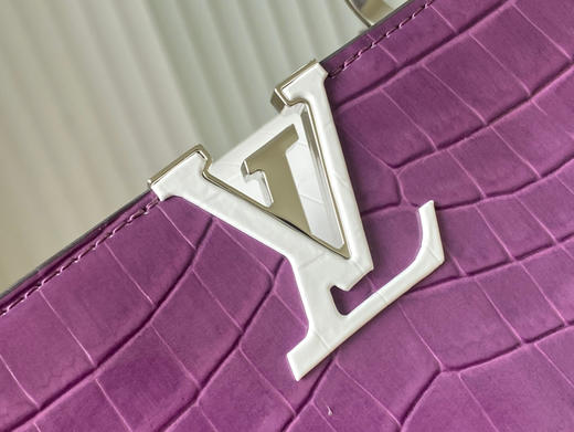 秋冬特惠💰1550 渠道级LV te级LV 全套包装 N93163/M48865紫拼色鳄鱼纹 此款珍贵的Capucines BB号手袋 商品图3