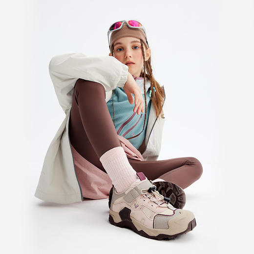 冬款建议拍大一码更舒服！【暖冬鞋服丨YeeHoO英氏儿童冬季加绒户外鞋】鞋子加绒内里，亲肤贴合，舒适御寒，后跟加固护脚踝，魔术贴设计方便穿脱，橡胶大底凹凸纹路，防滑耐磨，适合各种穿搭，上学出游都适合~ 商品图1