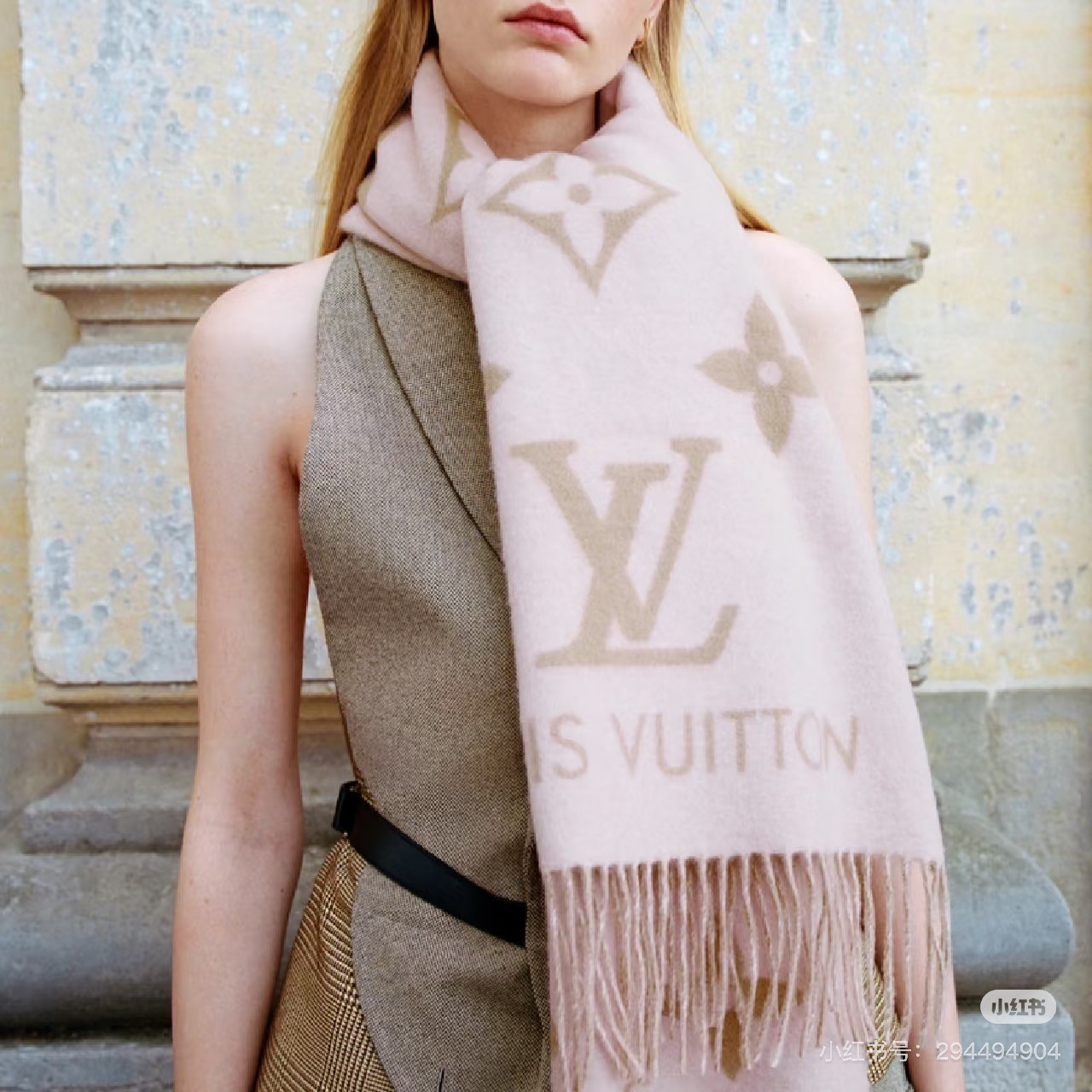 一店d 重磅爆款❗️驴🫏𝐑𝐄𝐘𝐊𝐉𝐀𝐕𝐈𝐊流苏围巾 刘亦菲同款 
全世界都在找的驴围巾🧣还有稀缺的渐变配色也给你们安排上啦