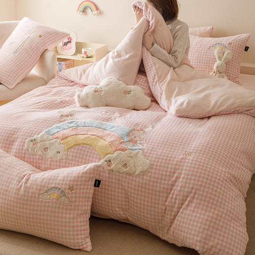 2025秋冬230g德国奶芙绒萌趣贴布刺绣四件套 商品图1