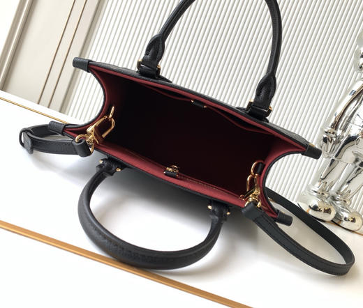 秋冬特惠💰1330 渠道级LV【全钢五金 变码芯片】te级LV 全套包装 M45659黑色压印 本款 OnTheGo小号手袋 商品图6