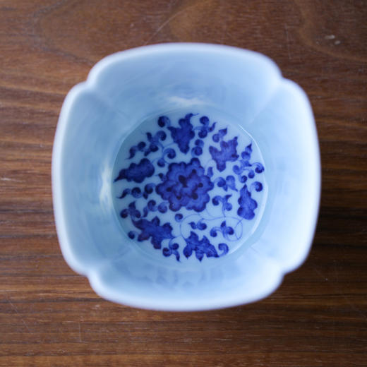 【曰何】 青花点工缠枝四方建水 商品图1