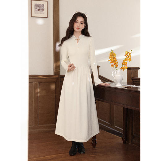 鹿向南「雪松奶贝」新中式国风长袖针织连衣裙女秋冬收腰杏色长裙 商品图1