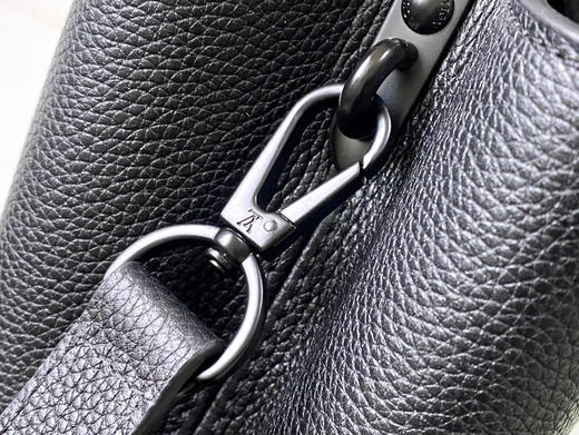 秋冬特惠💰1700 渠道级LV 新品 te级LV 全套包装 M23947/M48865黑武士 CAPUCINES EAST WEST 手袋 本款 Capucines BB手袋 商品图4