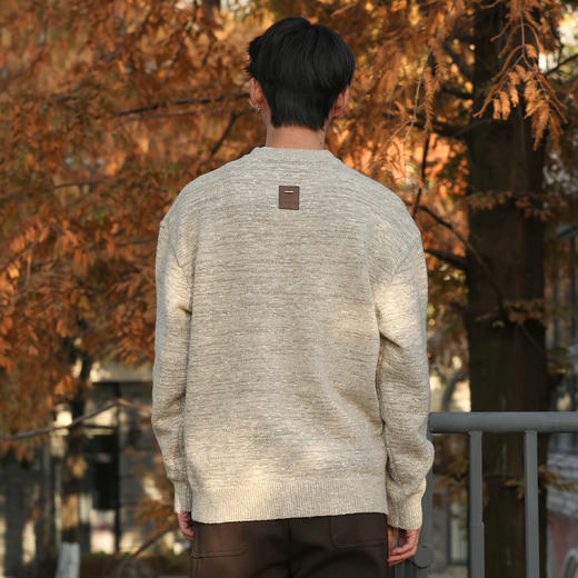 DRONKOO 2025 圆领后中长方棕标满幅花纱厚毛衣 商品图4