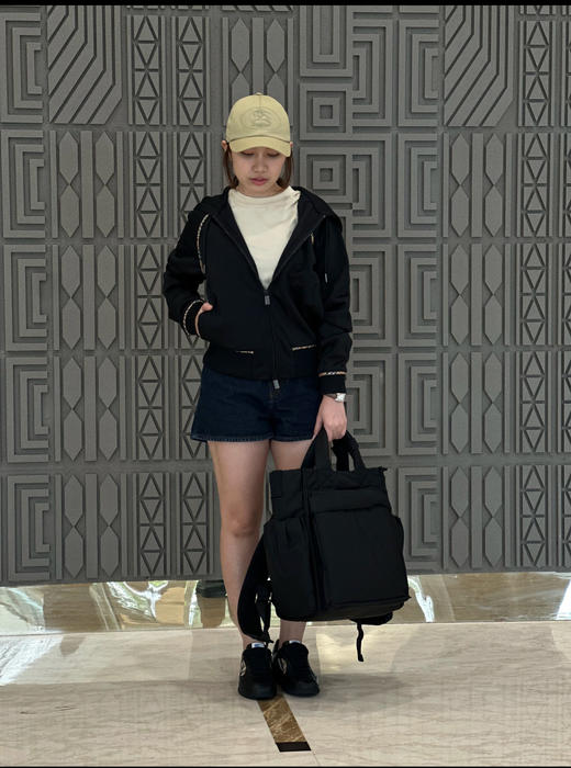 巴宝莉 全新系列 惊喜上市 拉链连帽衫(KX*MM) 商品图1