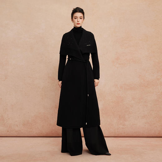 QH952斯尔丽25新款针织配色进口小亮片大翻领收腰放摆气质长大衣 商品图3