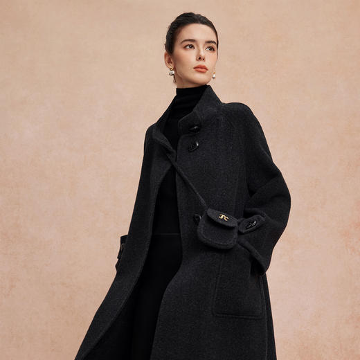 QH942斯尔丽2025新款含山羊绒羊毛大衣廓形松弛配斜跨小包长款大衣 商品图2