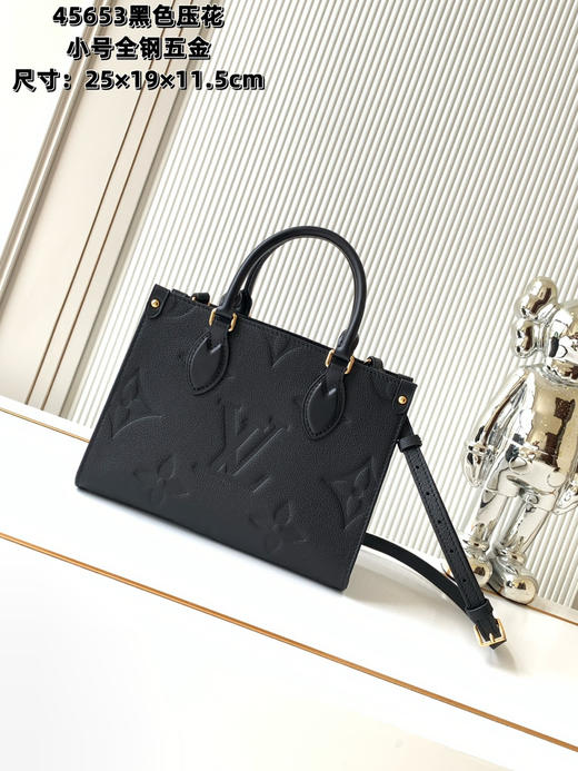 秋冬特惠💰1330 渠道级LV【全钢五金 变码芯片】te级LV 全套包装 M45653 黑色压花 本款 OnTheGo小号托特包 商品图0