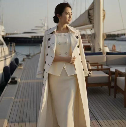 生日“曼哈顿”风衣 不费力
的气场和优雅 机场出差伴侣J8392955颈袖添香 商品图0