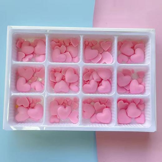 约90片 巧克力插件 浅粉色大小爱心混合 代可可脂巧克力装饰配件 商品图0