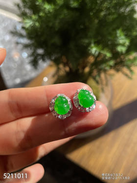 5211011，蛋面耳钉。具体价格微信咨询