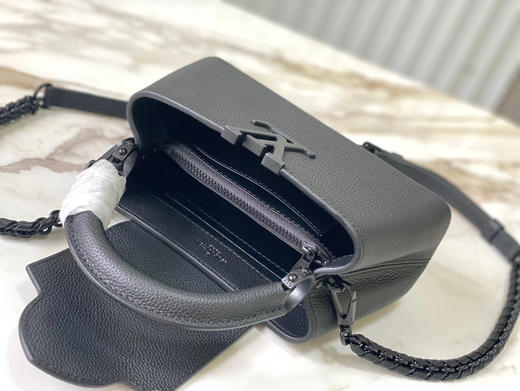 秋冬特惠💰1600 渠道级LV 新品 te级LV 全套包装M23947/M48865黑武士 CAPUCINES EAST WEST 手袋 本款 Capucines 迷你手袋 商品图6