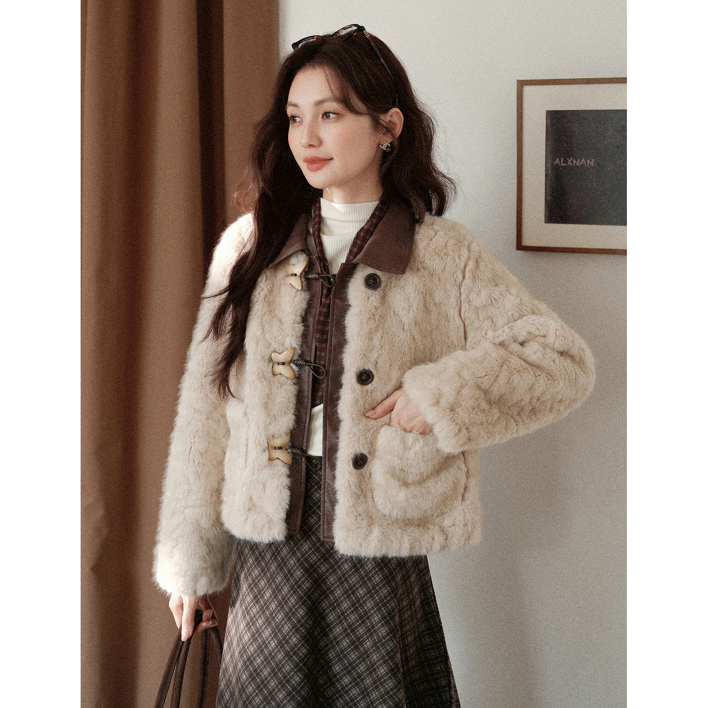 鹿向南「冬日暖阳」杏色拼接短款外套女秋冬复古翻领温柔保暖上衣