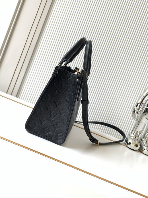 秋冬特惠💰1330 渠道级LV【全钢五金 变码芯片】te级LV 全套包装 M45653 黑色压花 本款 OnTheGo小号托特包 商品图1