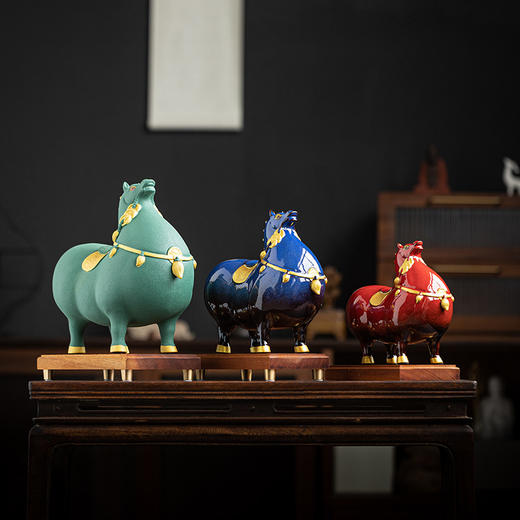 【马年】陶瓷唐马摆件 新中式客厅酒柜装饰桌面工艺品礼品 元旦新年春节礼物 商品图1