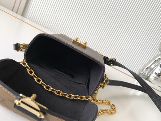 秋冬特惠💰1350 渠道级LV【全钢五金 变码芯片】te级LV 全套包装 M82465老花迷你小背包 本款Camera Box手袋 商品图7