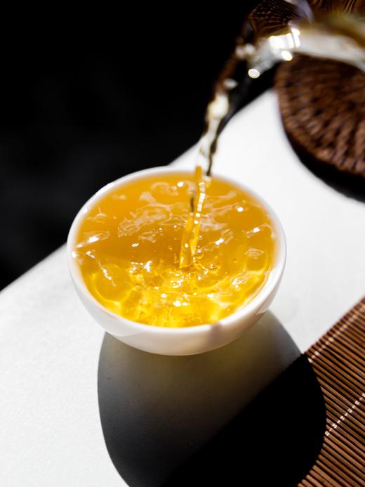 11月28日中午12点【天地龙鳞】2023年头春古树茶古寨春总制茶师超级力作连年爆卖，成为宣哥的一个超级符号，357克/饼 商品图3