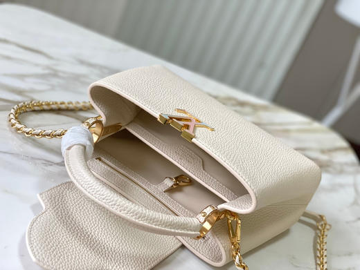 秋冬特惠💰1700 渠道级LV 新品 te级LV 全套包装 M23082/M48865七夕款 本款Capucines手袋 商品图5