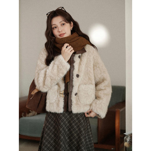 鹿向南「冬日暖阳」杏色拼接短款外套女秋冬复古翻领温柔保暖上衣 商品图3