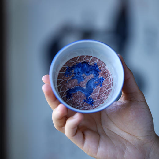 【曰何】 青花釉里红海水龙纹手工铜盖建水 商品图5