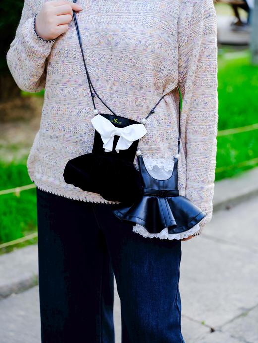 一周发货【花粉定制款手机包】手机也穿上定制的衣服啦~肩带长度两款可选，100厘米&126厘米，可以给自己和家里闺女都备一个，靓女出街！ 商品图8