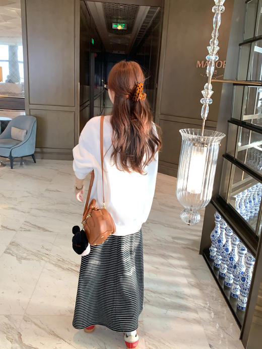 <曾小咸推荐> 现货秒杀！微信超特价！黑白条纹半裙 日常149.99 立减70 秒杀79.99！狗狗印花加绒卫衣秒杀89.99！ 商品图5