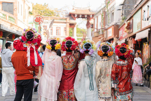 泉州有年味，众神也狂欢！寒假5日，带娃探索中国唯一一座世遗之城！从泉州到德化、安溪，开启海丝寻宝之旅！品南音专场、木偶戏、闽南家宴、探德化白瓷、安溪铁观音溯源…… 商品图1