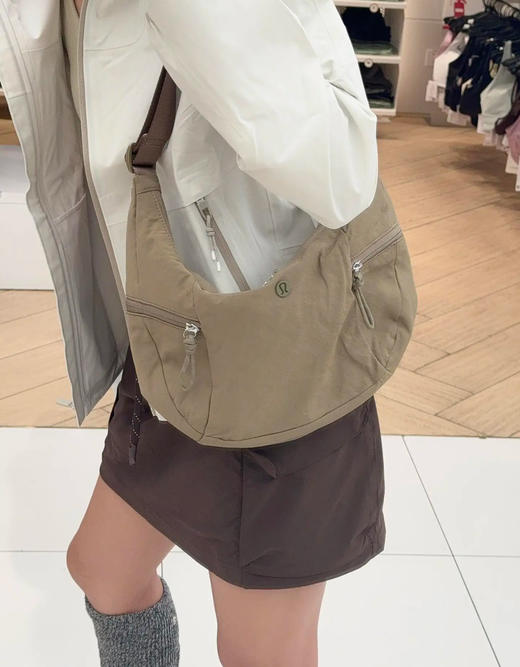 点此购买 lulu露露男女款单肩斜挎牛角包 xj 336730 商品图9