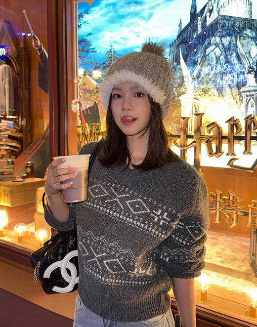 🎄双旦来袭 ❗️【AUChris圣诞氛围感毛衣合集】‼️慵懒的复古💯上身真的都很绝👍圣诞感拉满📣单穿或是秋冬搭配大衣/皮草都很适合 绵羊绒毛衣💥7个款式可选 商品图6