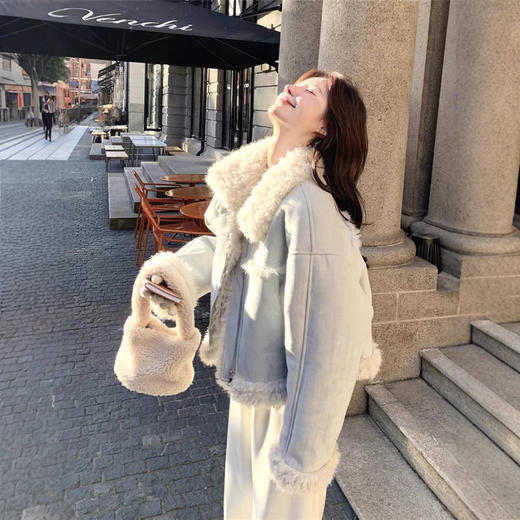 蓝色皮毛一体羊羔毛外套！女款2025年冬季韩系超好看加厚机车短款棉服！ 商品图2