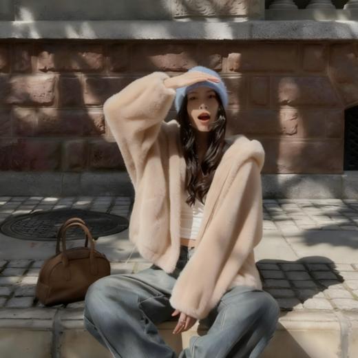 下单3-7天发货！ORIGNAL&CO 欧貂绒系列外套 连帽马甲/连帽外套/皮毛一体大衣外套 D家同款面料，行走的人间富贵花，不挑身材不挑体型，上身显贵，⁮高级老钱风 商品图4