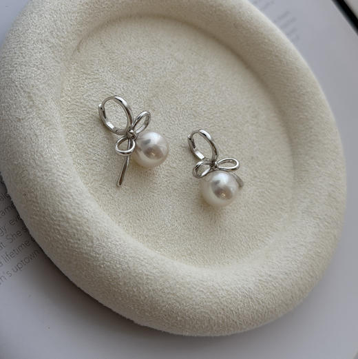 甄珠贝 Ribbon简约耳扣 ji光淡水正圆珠 10-11mm 面无暇，侧面或者背部微微瑕 925银配件 商品图7