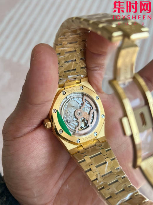 IPF爱彼皇家橡树15202系列 “大众情人”超薄精心打磨上市 男士腕表 小手腕福音
【精彩细节】表盘尺寸39mmX8.6mm 商品图4