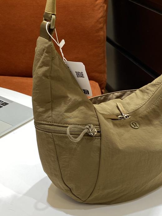 点此购买 lulu露露男女款单肩斜挎牛角包 xj 336730 商品图12