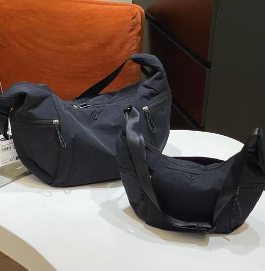 点此购买 lulu露露男女款单肩斜挎牛角包 xj 336730 商品图1