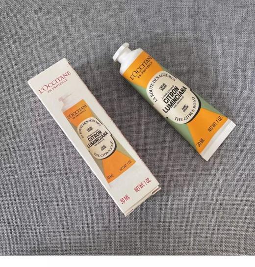 【酒馆万元补贴 圣诞限量礼盒】L‘OCCITAN/欧舒丹圣诞限量款手霜四件套 玫瑰野柠30ml+金橘雪松30ml+香橼琥珀30ml+绿叶青橙30ml 配礼袋 商品图3